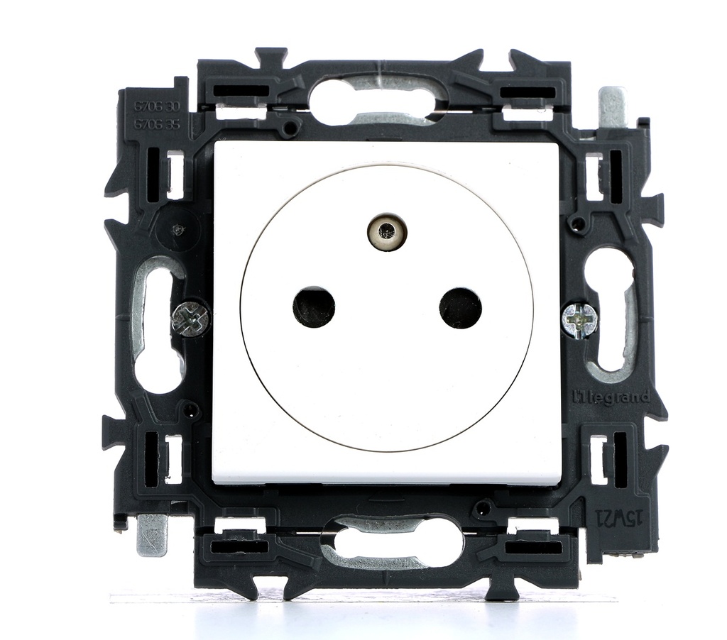 LEGRAND VAL PRISE 2P+T 16A AFFL. APP.COMPLET - - BLANC A GRIFFES